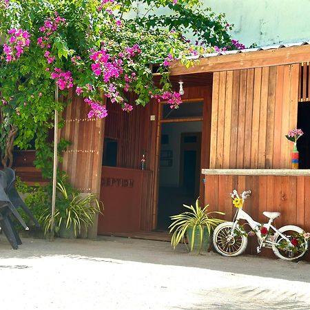 Leisure Inn Guest House Bodufolhudhoo Buitenkant foto